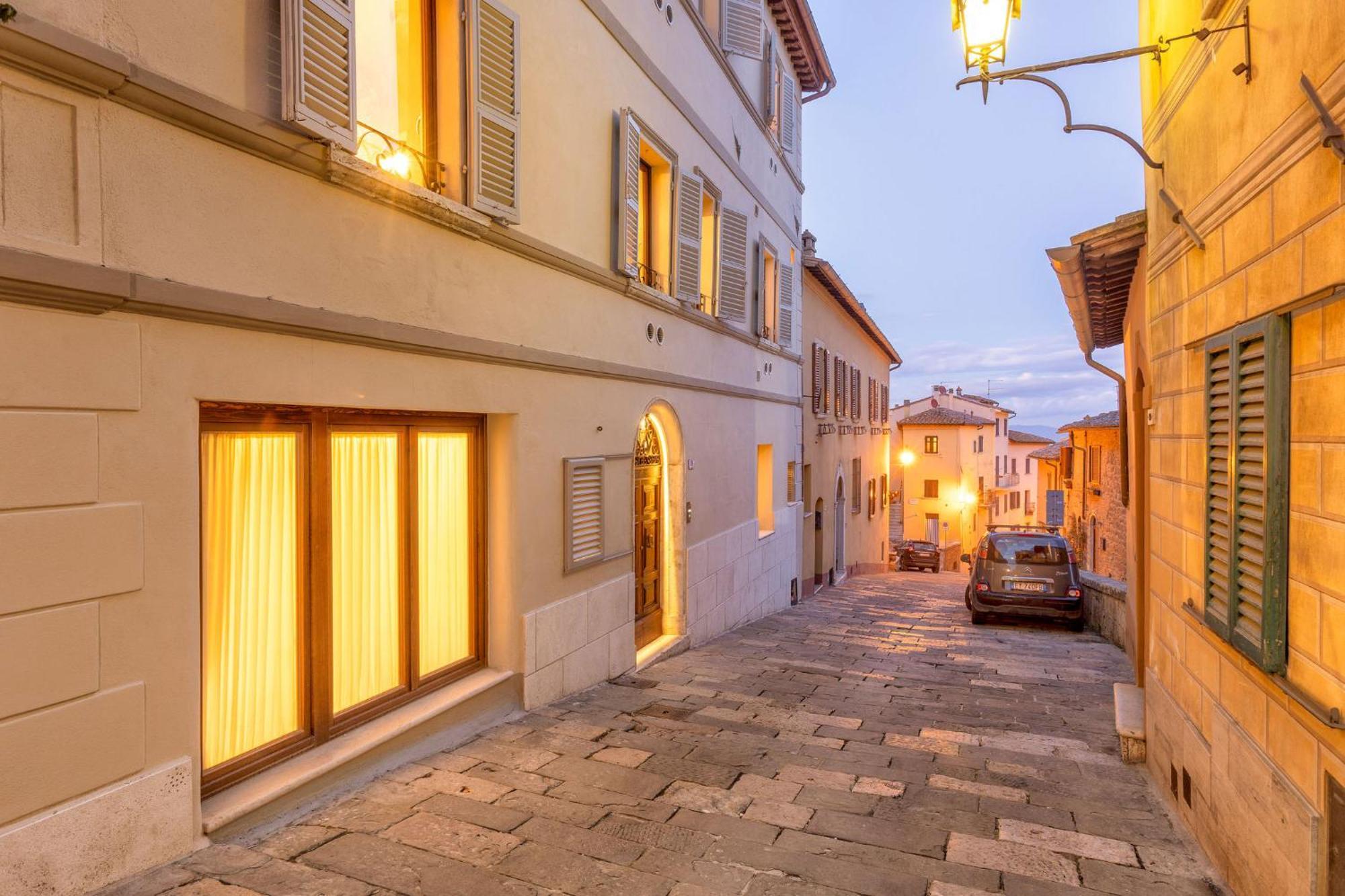Palazzo Falcinelli Luxury Room In Montepulciano Center With Air Conditioning And Elevator Buitenkant foto
