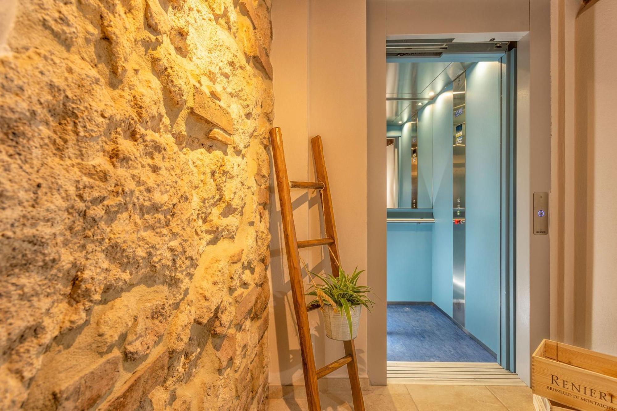 Palazzo Falcinelli Luxury Room In Montepulciano Center With Air Conditioning And Elevator Buitenkant foto