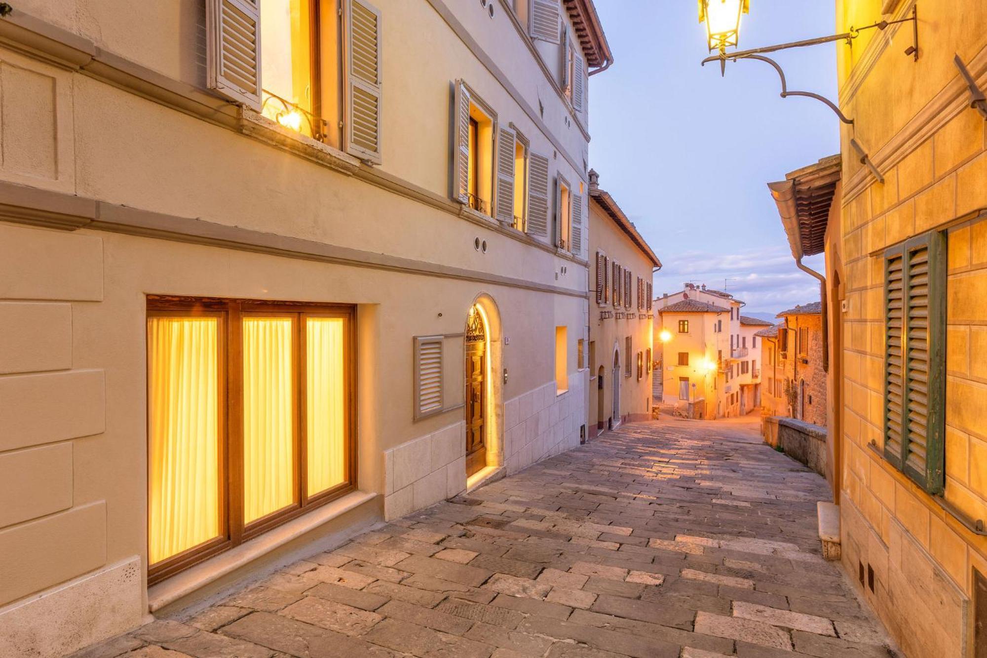 Palazzo Falcinelli Luxury Room In Montepulciano Center With Air Conditioning And Elevator Buitenkant foto